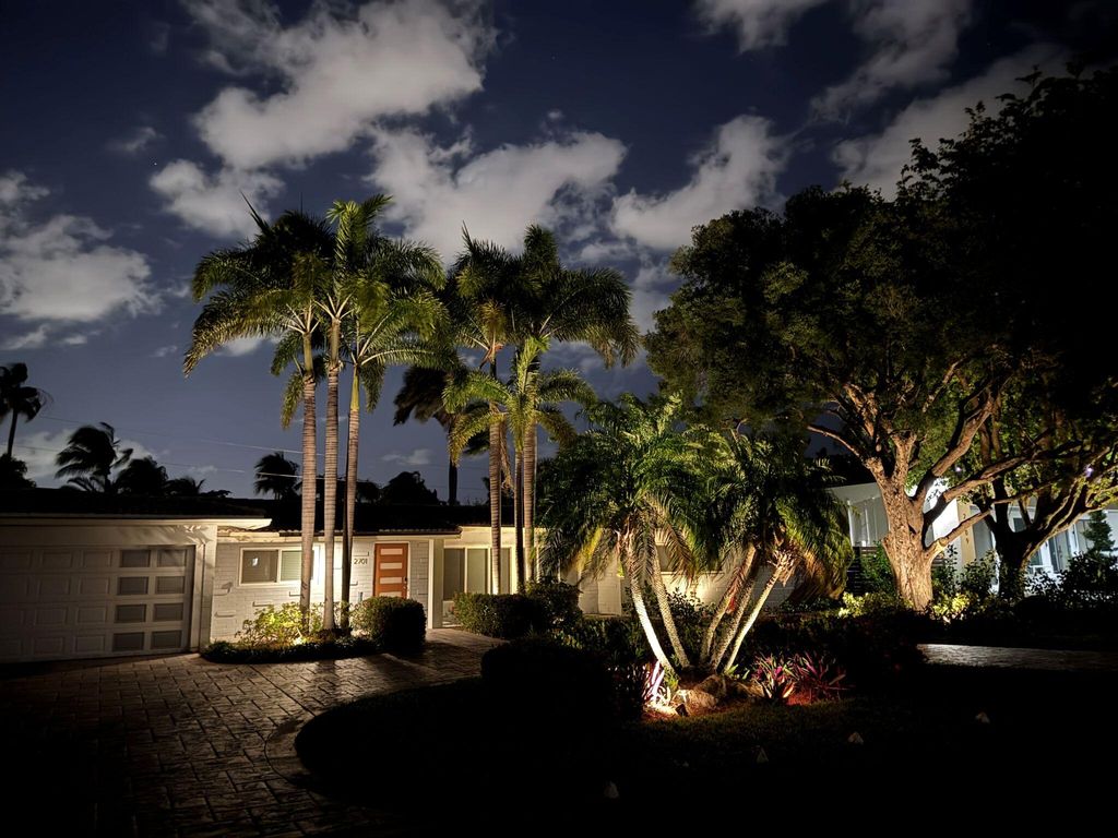 Photo of 2701 NE 27th Court, Fort Lauderdale, FL 33306 (MLS # B26023183)