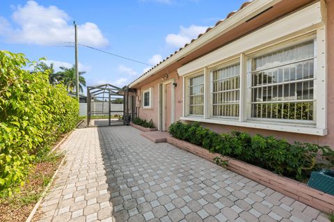 A home in Deerfield Beach