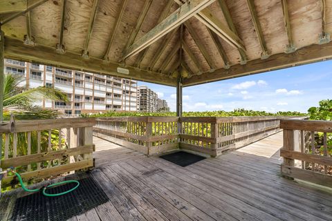 A home in Hutchinson Island