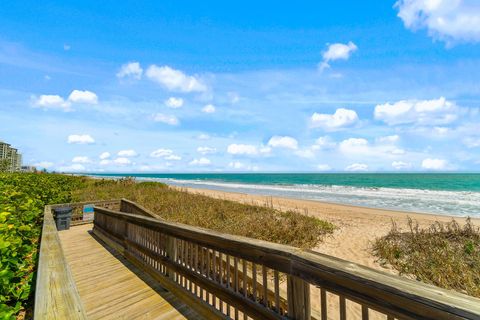 A home in Hutchinson Island