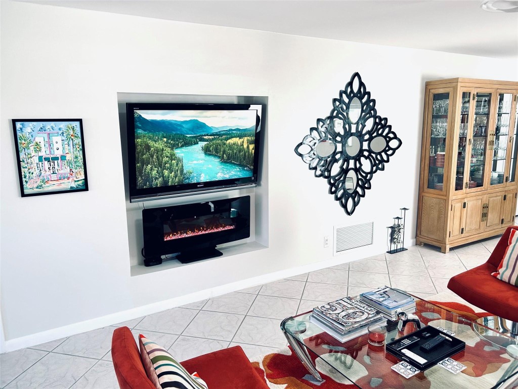 View photos, virtual tours, details... 850 Meadowlark Lane 850