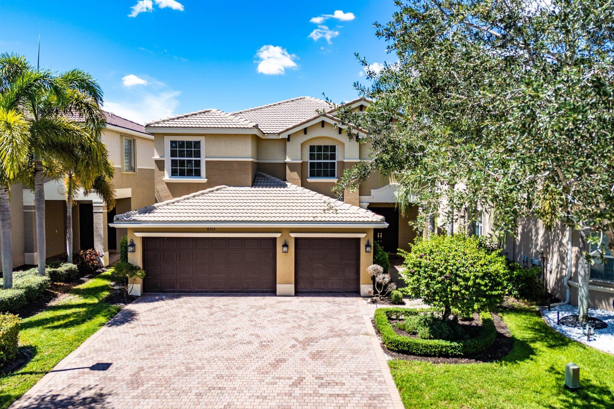 8563 Briar Rose Point