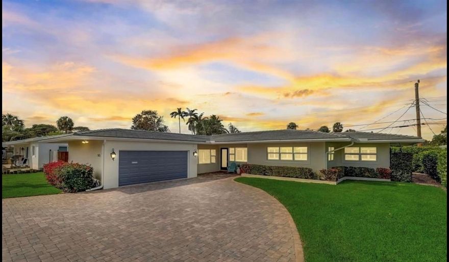 EAST OF US 1 , five minute walk to the beach ,
two bedroom two bath,
Double car garage , 2 electric gates on circular driveway. 
Murphy bed in Dining area for additional guest sleeping area.