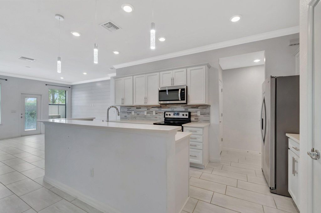 Photo of 2854 Bard Street, Palm Springs, FL 33406 (MLS # B26026207)