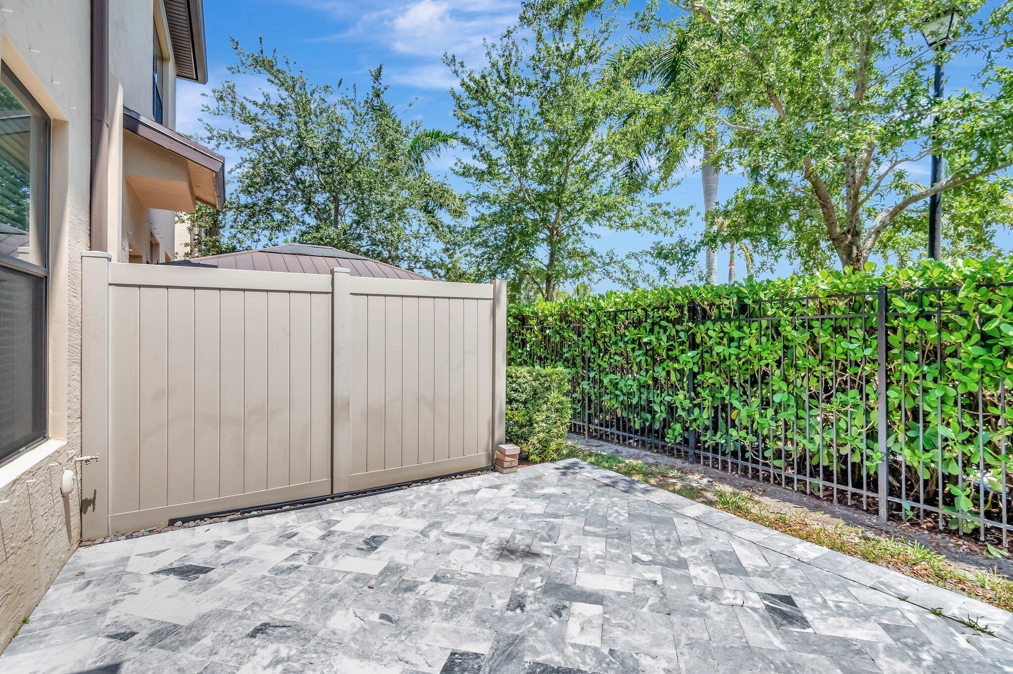 PRESTON SQUARE - Residential Lease