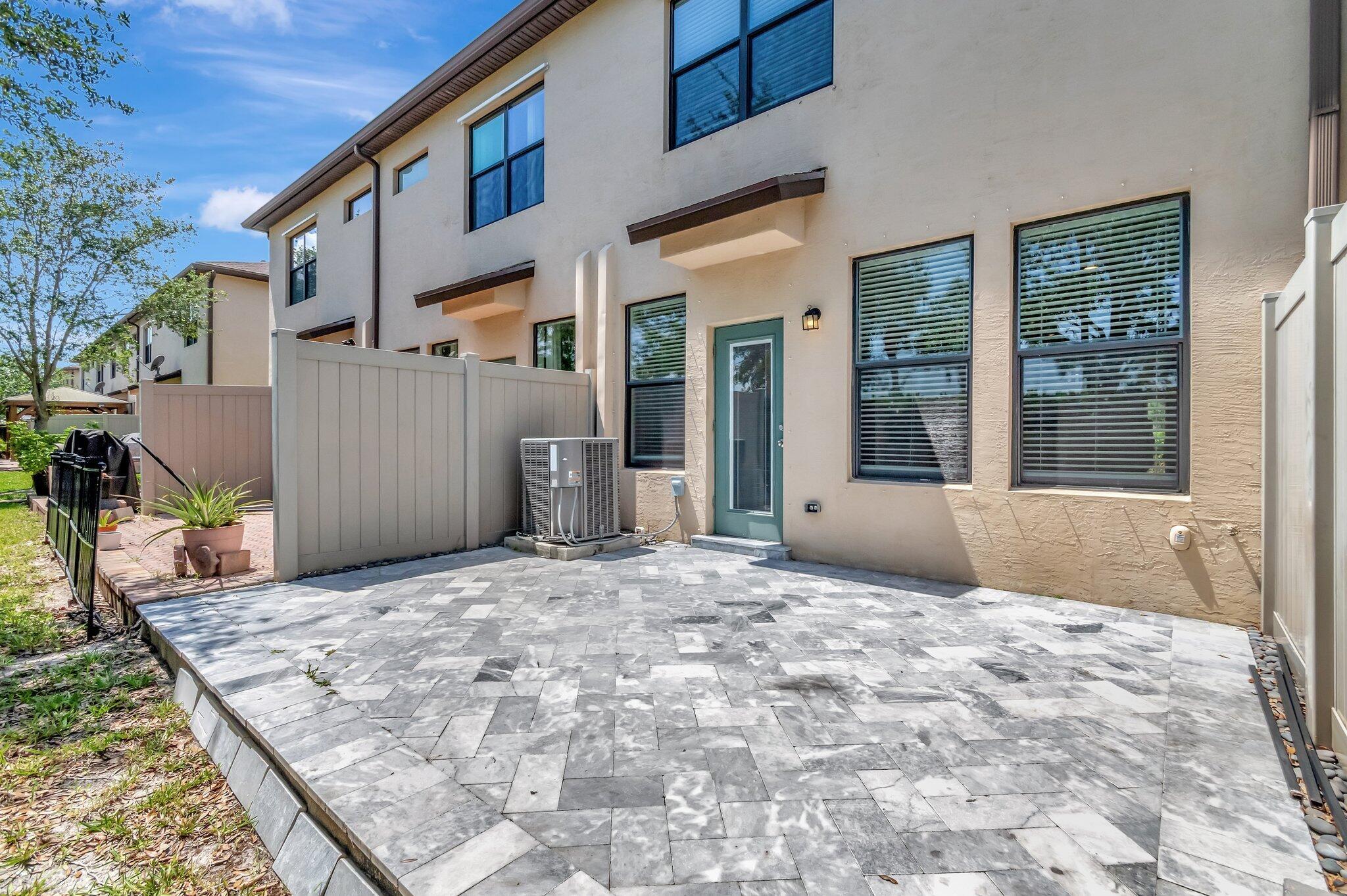 PRESTON SQUARE - Residential Lease