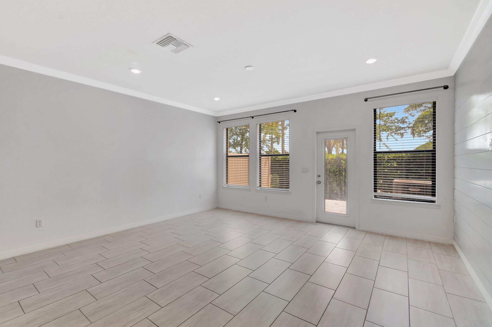 PRESTON SQUARE - Residential Lease