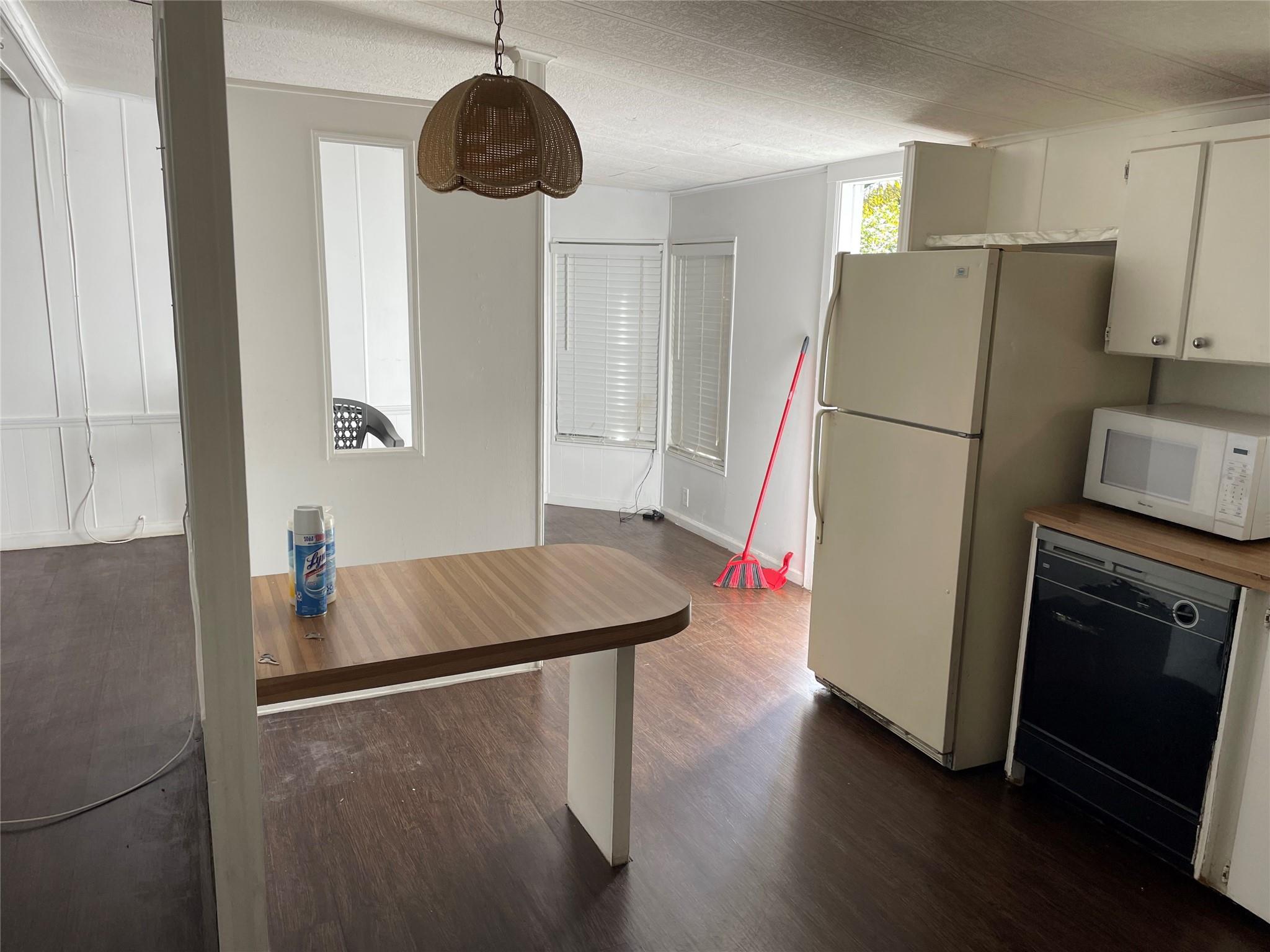 Ravenswood North 108-45 B - Residential Lease