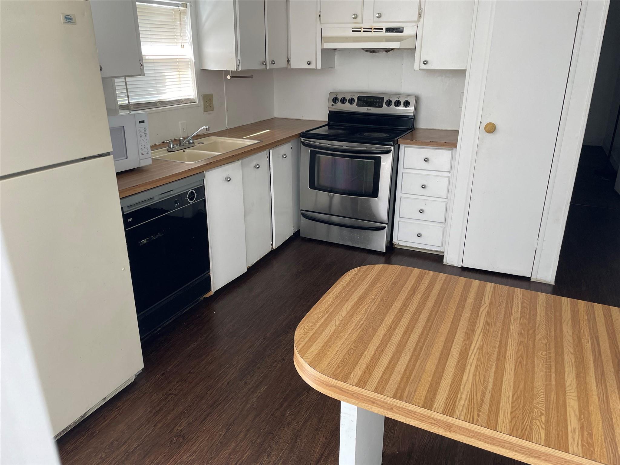 Ravenswood North 108-45 B - Residential Lease