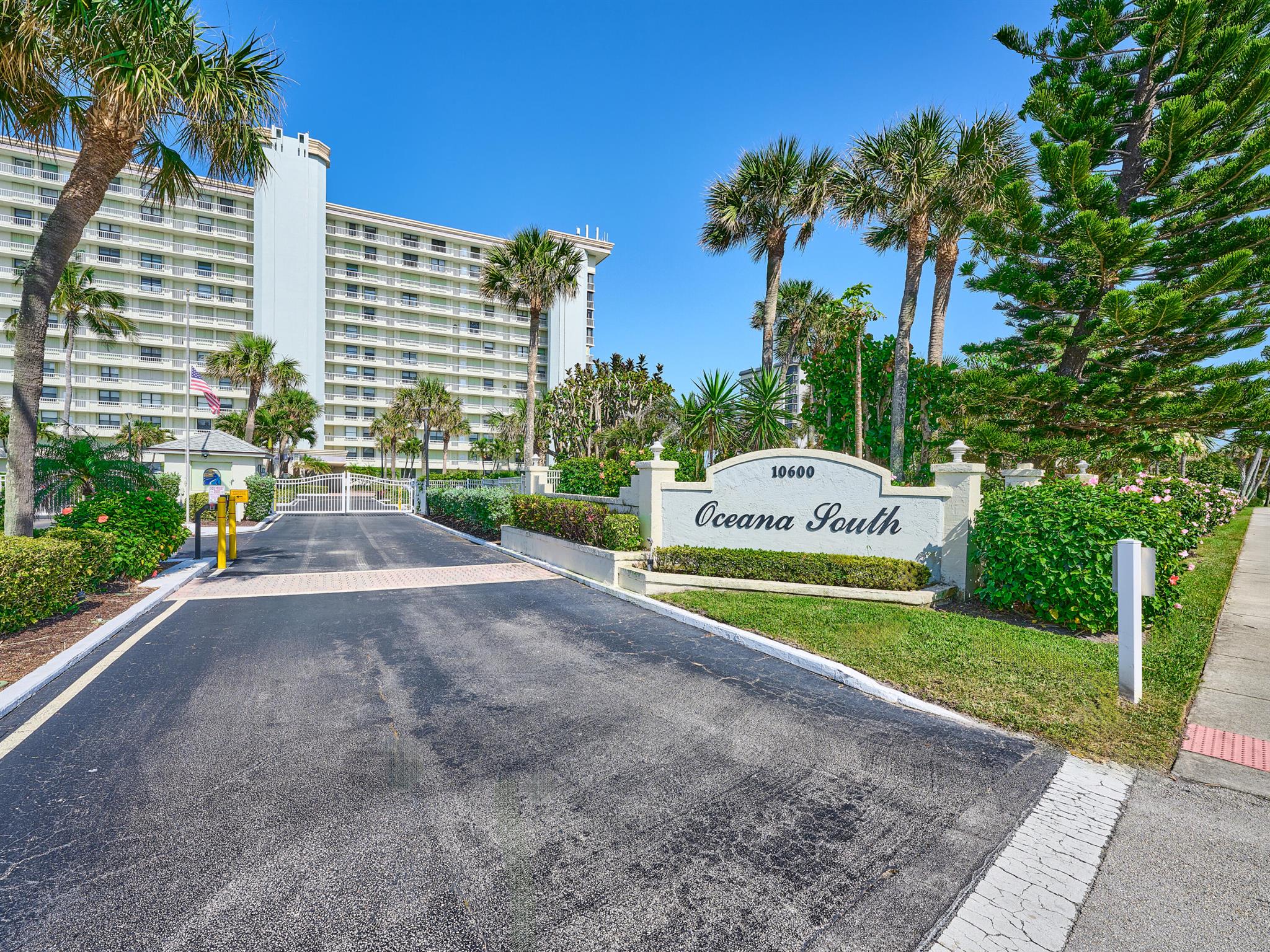 10600 S Ocean Drive 907
