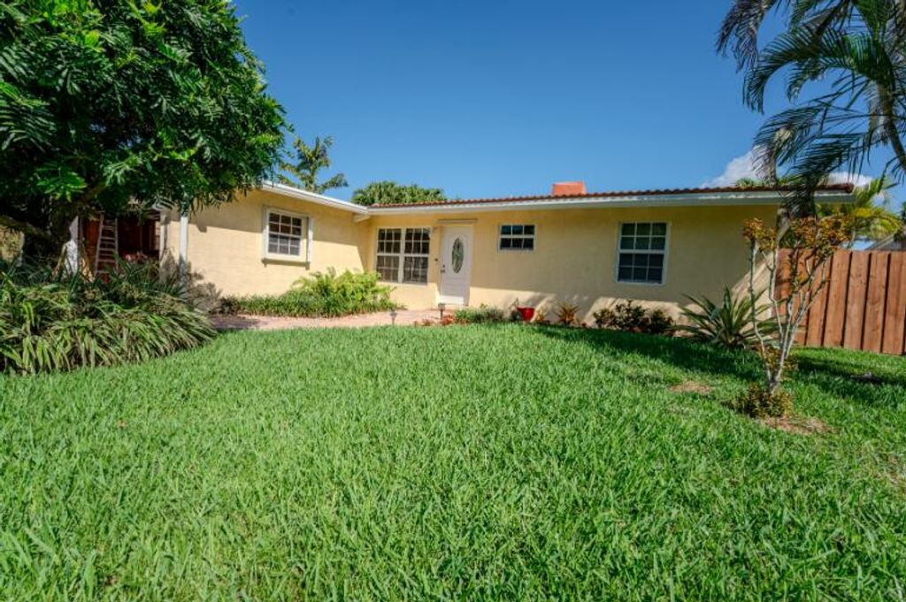 Photo of 1625 SW 5th Court, Fort Lauderdale, FL 33312 (MLS # B26005718)