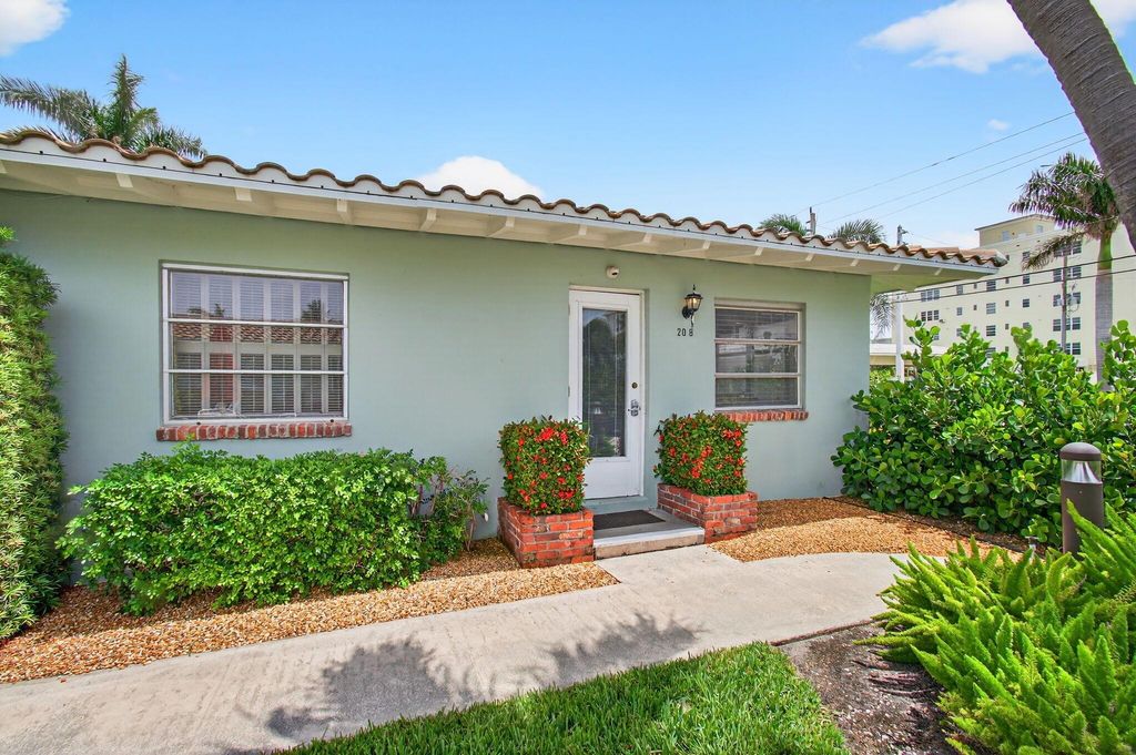 Photo of 30 Andrews Avenue #20-B, Delray Beach, FL 33483 (MLS # R11104027)