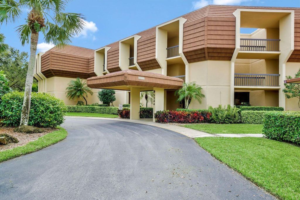 Photo of 5344 Woodland Lakes Drive #324, Palm Beach Gardens, FL 33418 (MLS # R10790458)
