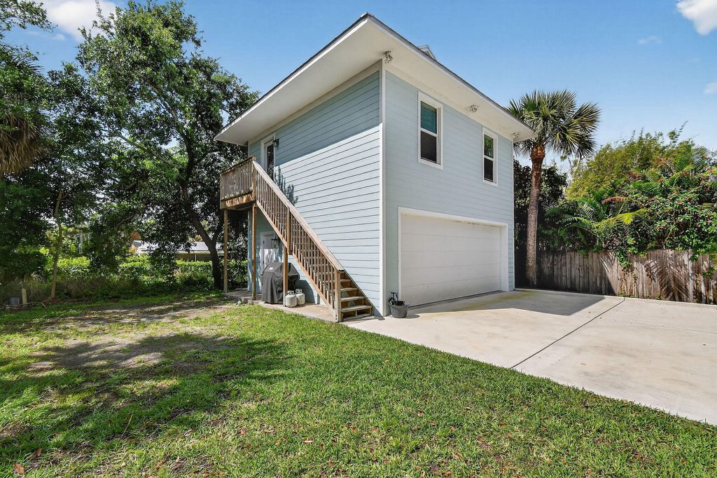 Photo of 608 SE 5th Street, Stuart, FL 34994 (MLS # B26013045)