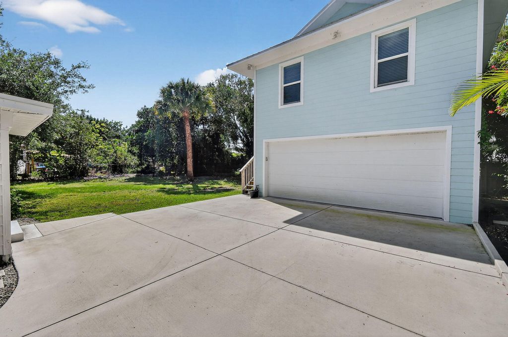 Photo of 608 SE 5th Street, Stuart, FL 34994 (MLS # B26013045)