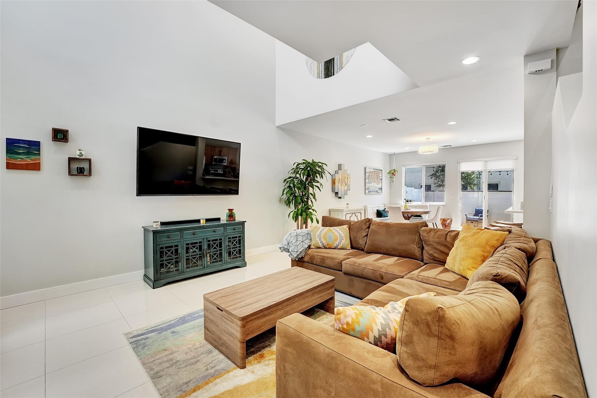 ATLANTIC EAST - Residential