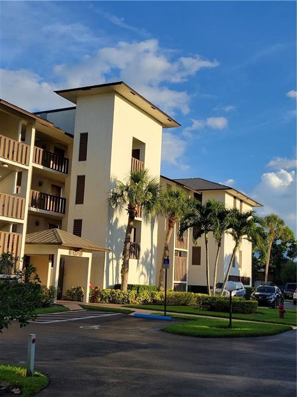Photo of 162 SE Saint Lucie Blvd #404, Stuart, FL 34996 (MLS # F10303144)