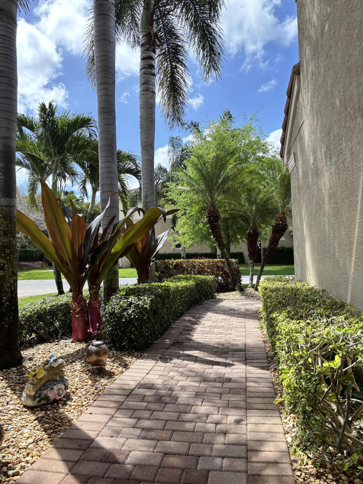 8219 Calabria Lakes Drive