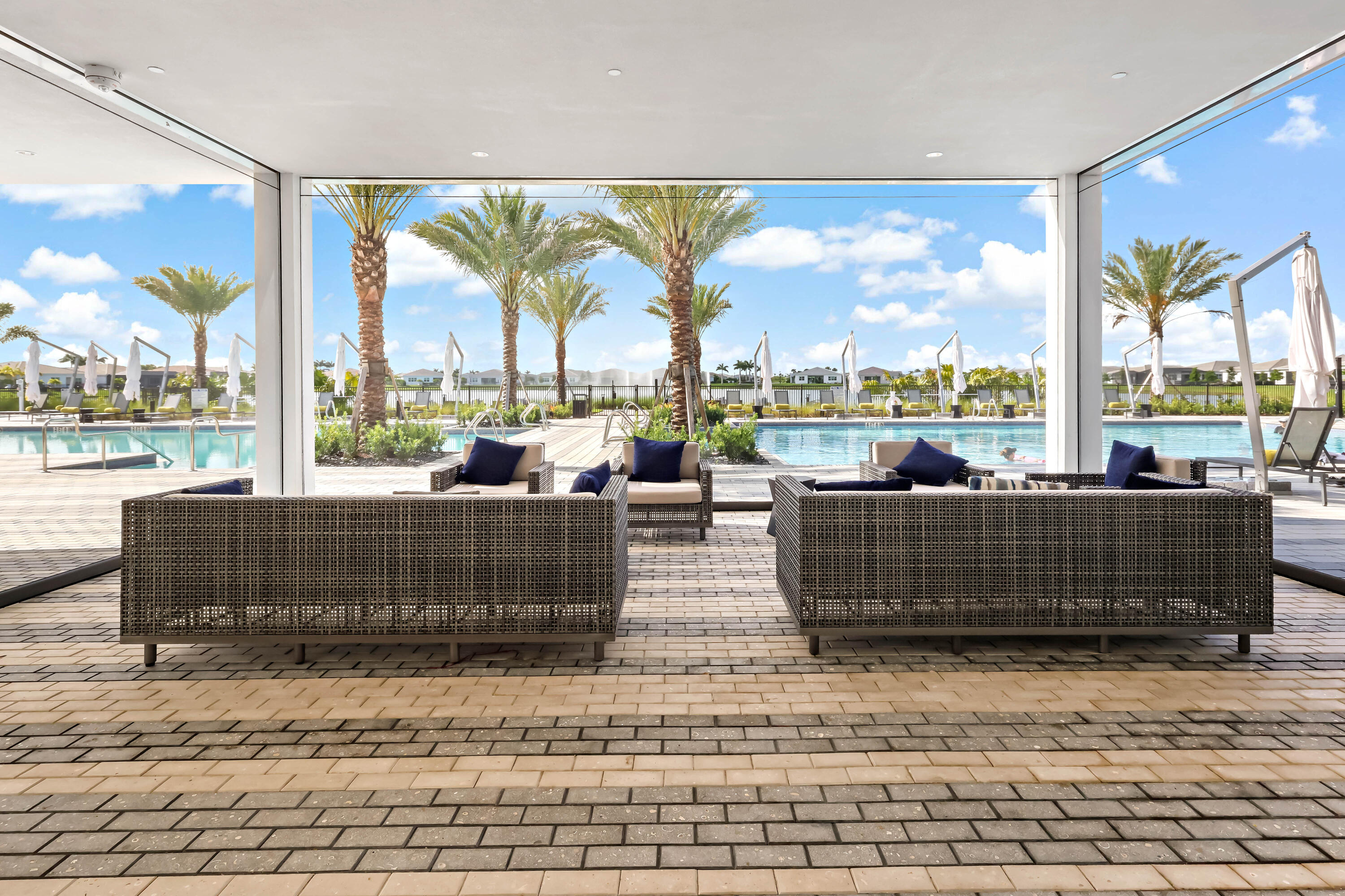 TELARO AT SOUTHERN GROVE - Residential