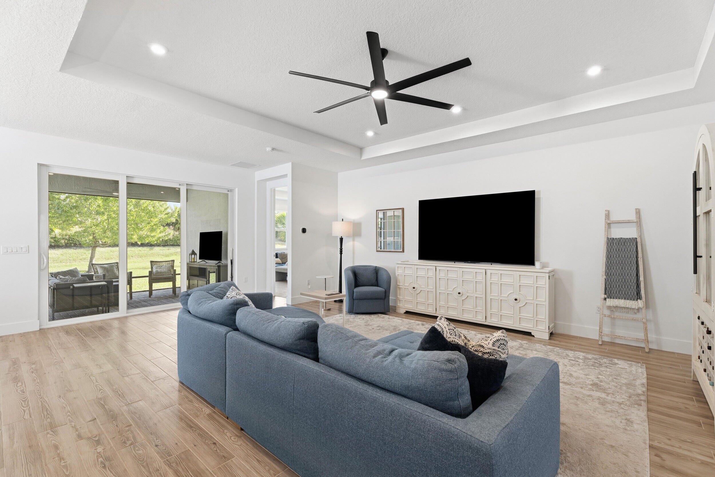 TELARO AT SOUTHERN GROVE - Residential