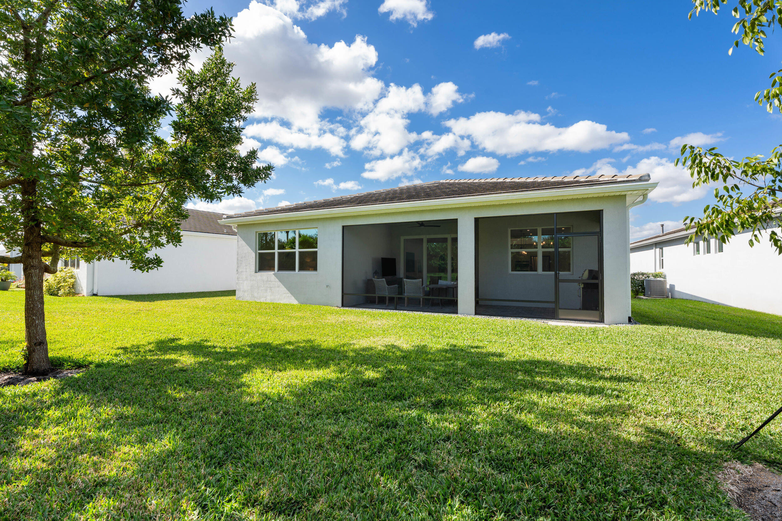 TELARO AT SOUTHERN GROVE - Residential