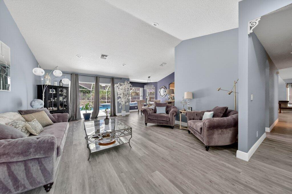 3730 SW Woodbriar Lane