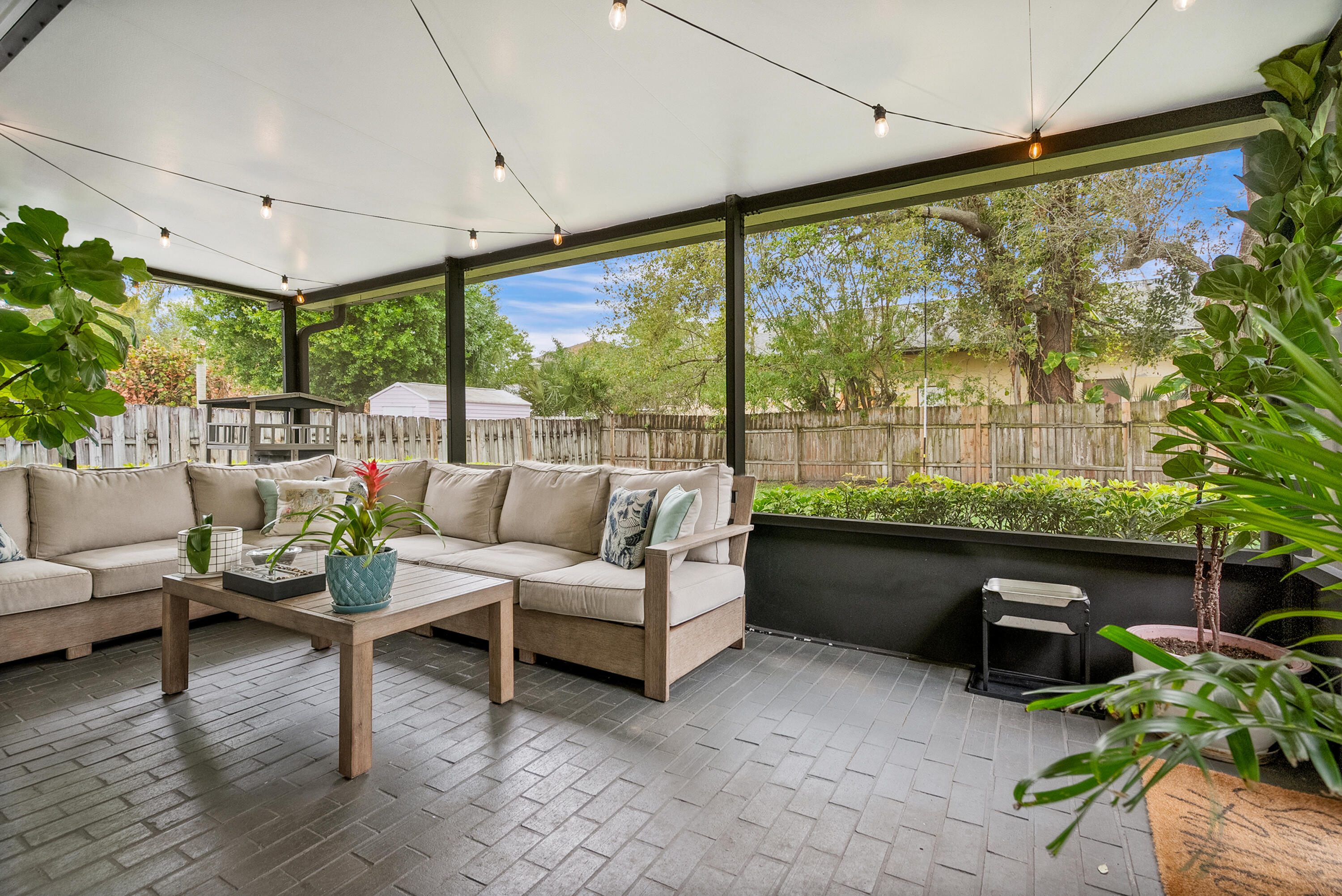 PALM LAKE PARK - Residential