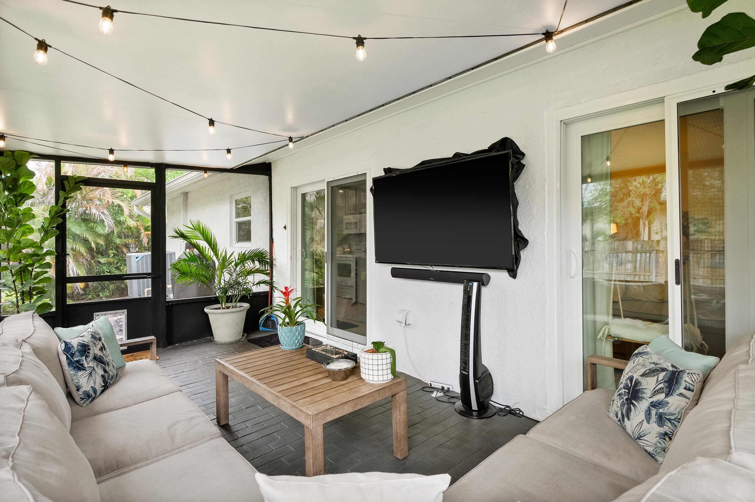 PALM LAKE PARK - Residential