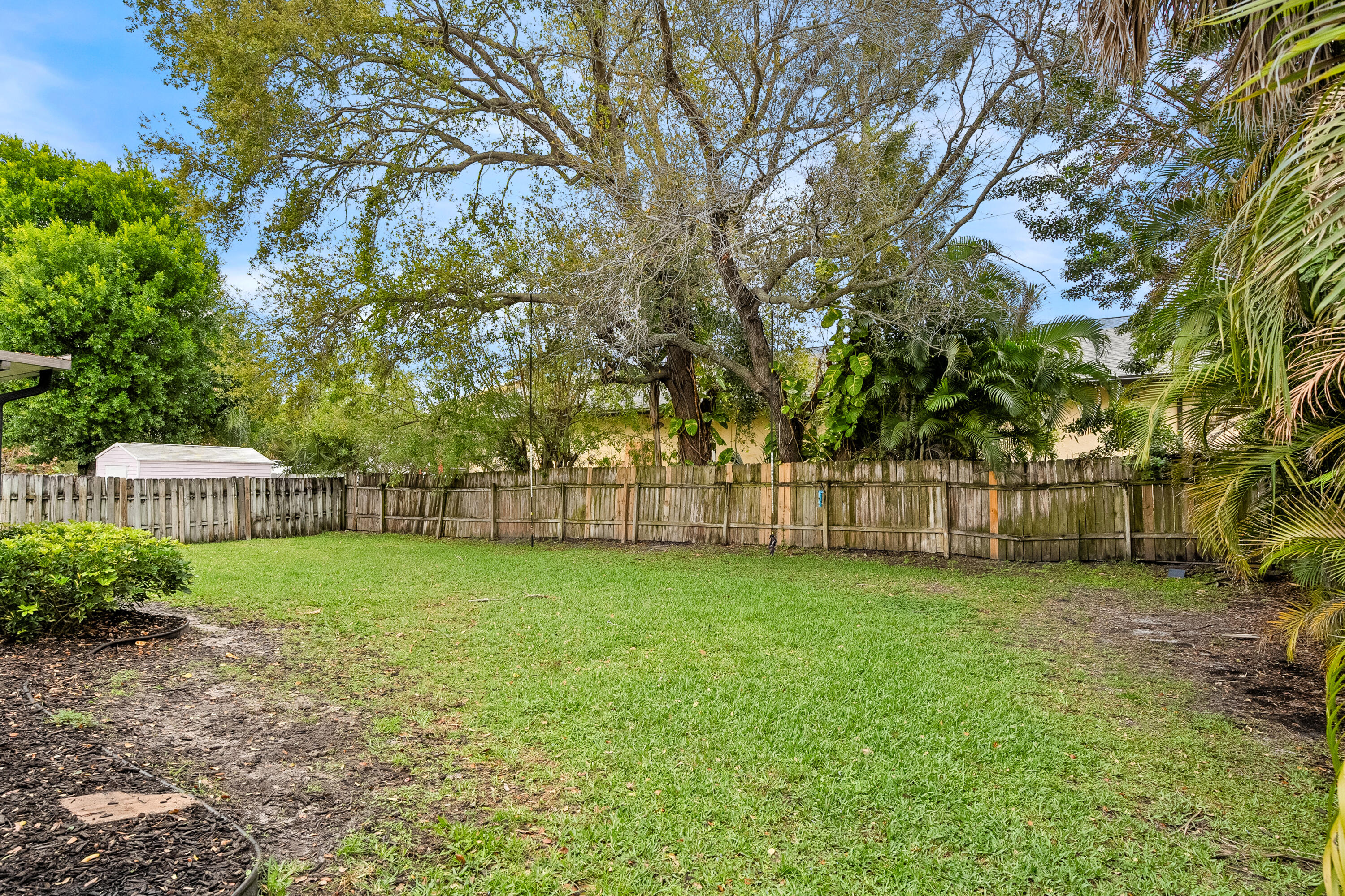 PALM LAKE PARK - Residential