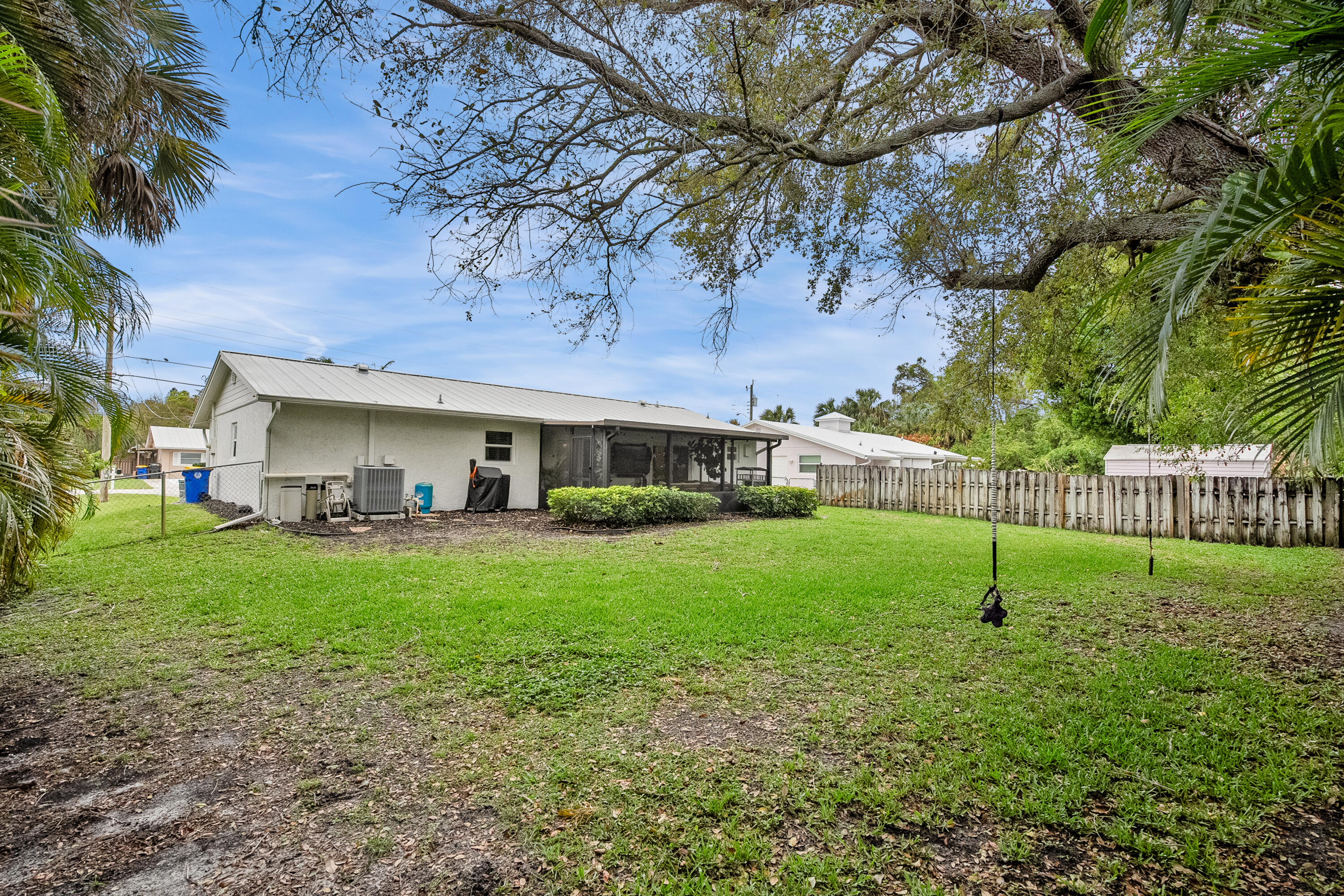 PALM LAKE PARK - Residential