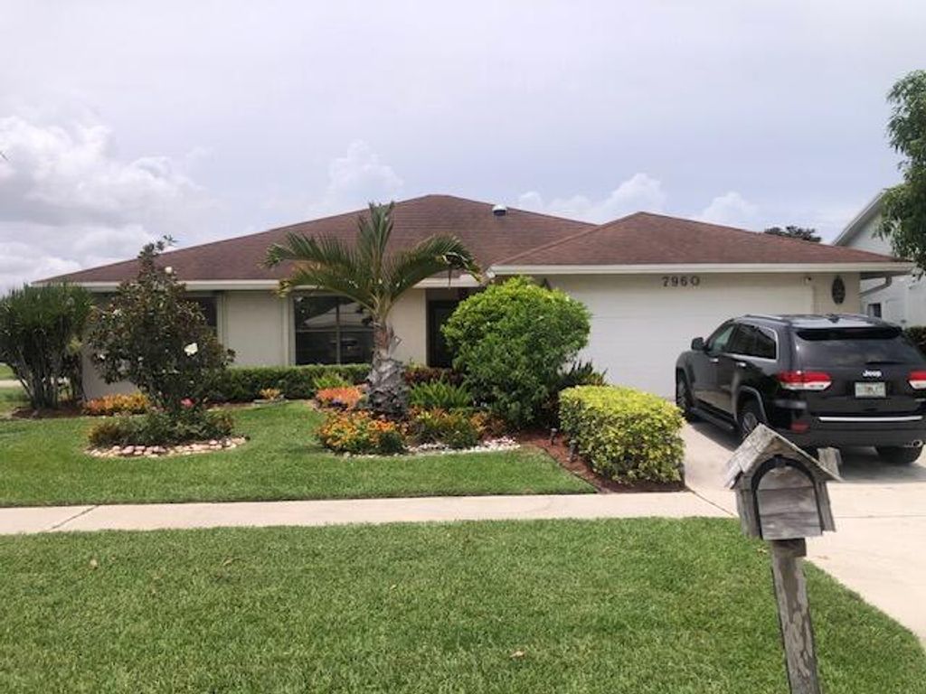 Photo of 7960 Chula Vista Crescent, Boca Raton, FL 33433 (MLS # R11104496)