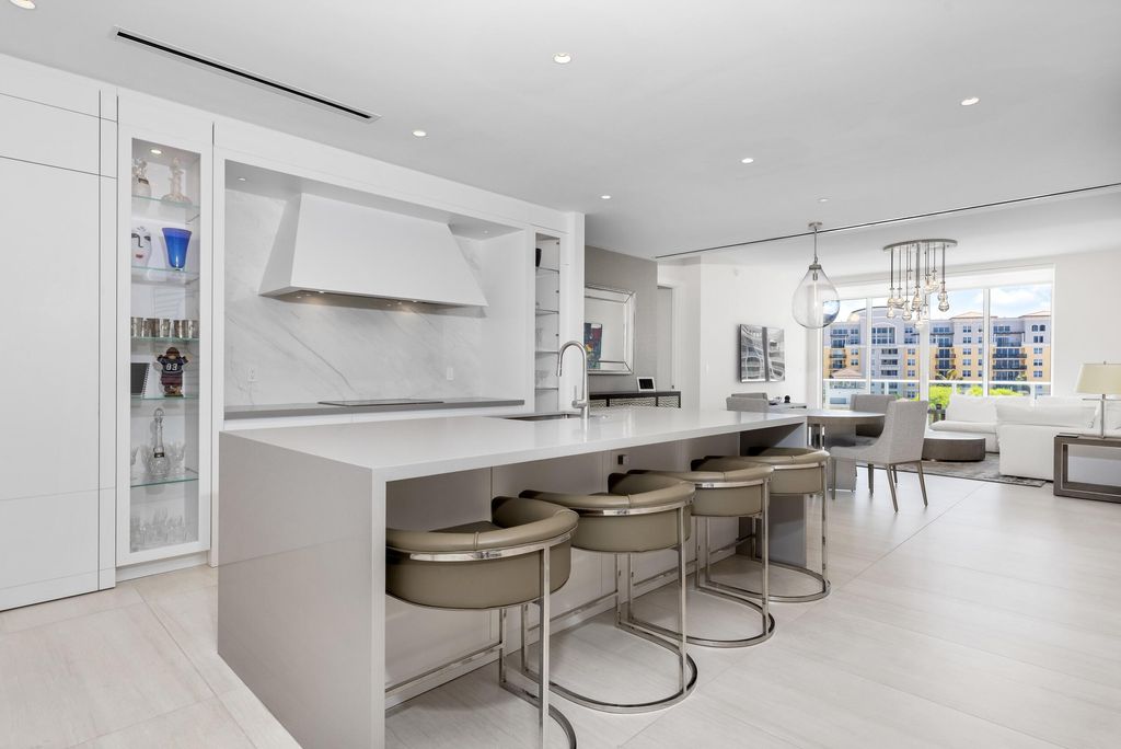 Photo of 200 SE Mizner Boulevard #608, Boca Raton, FL 33432 (MLS # R10986420)