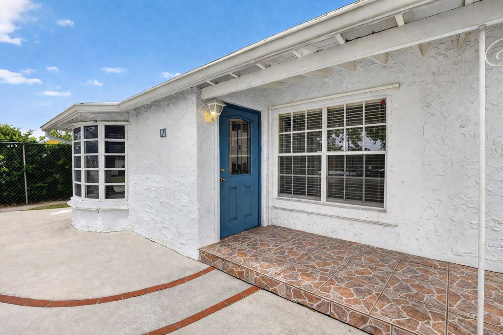 Photo of 121 NW 52nd Street, Oakland Park, FL 33309 (MLS # B26018185)