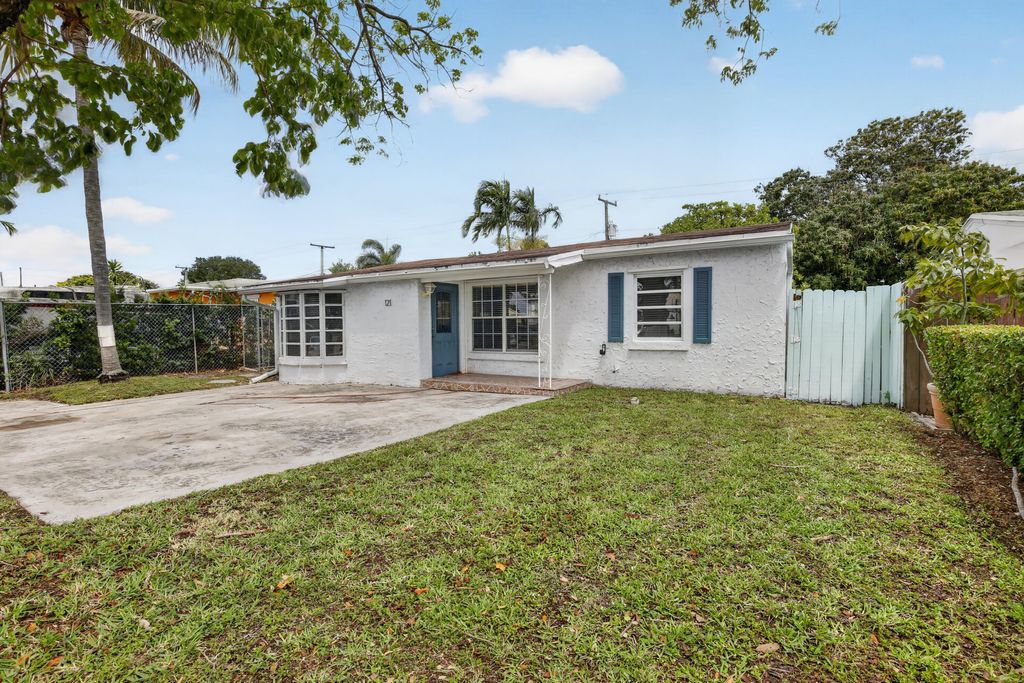 Photo of 121 NW 52nd Street, Oakland Park, FL 33309 (MLS # B26018185)
