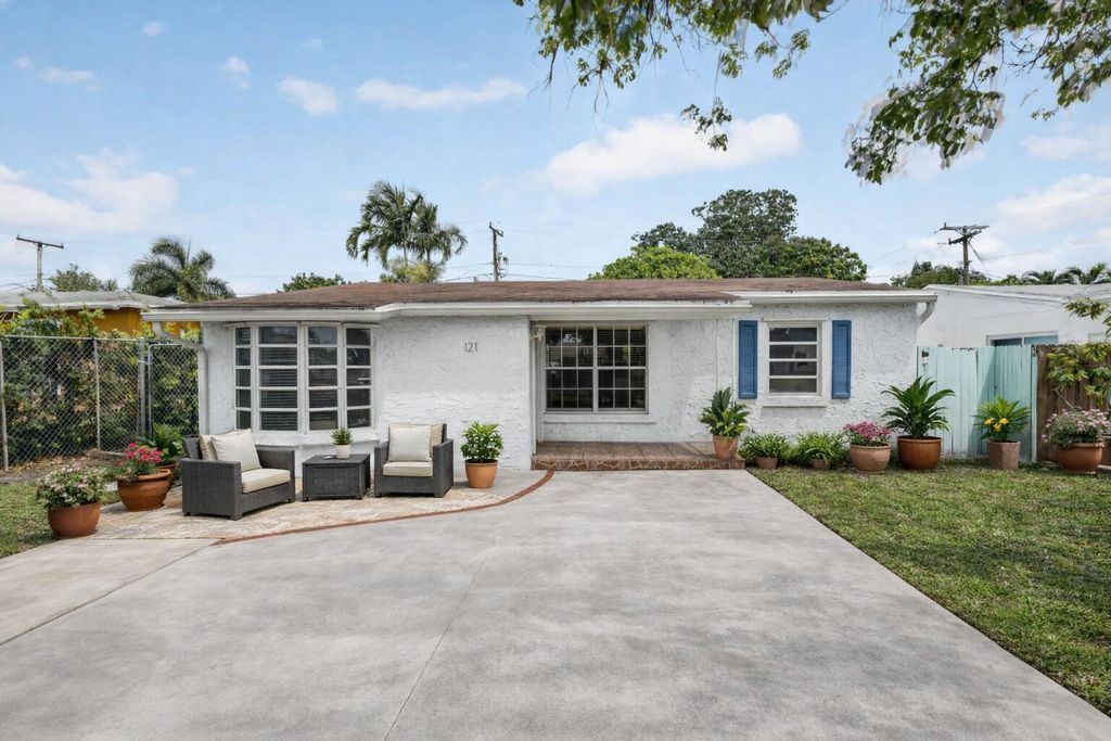 Photo of 121 NW 52nd Street, Oakland Park, FL 33309 (MLS # B26018185)