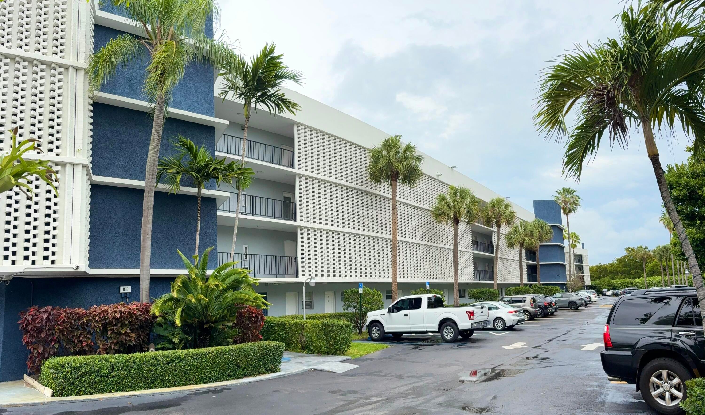 879 NE 195th Street Apt 227