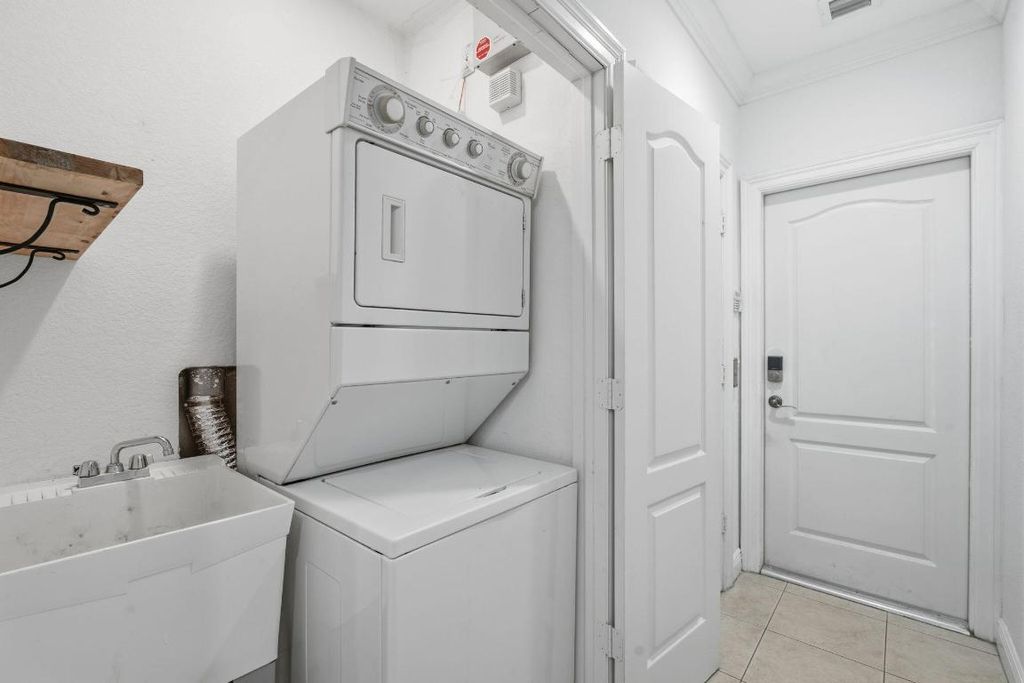 Photo of 601 S Federal Highway #28, Lake Worth Beach, FL 33460 (MLS # R11144912)