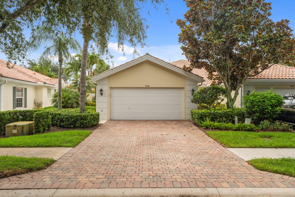 Photo of 649 Hudson Bay Drive, Palm Beach Gardens, FL 33410 (MLS # R11095436)
