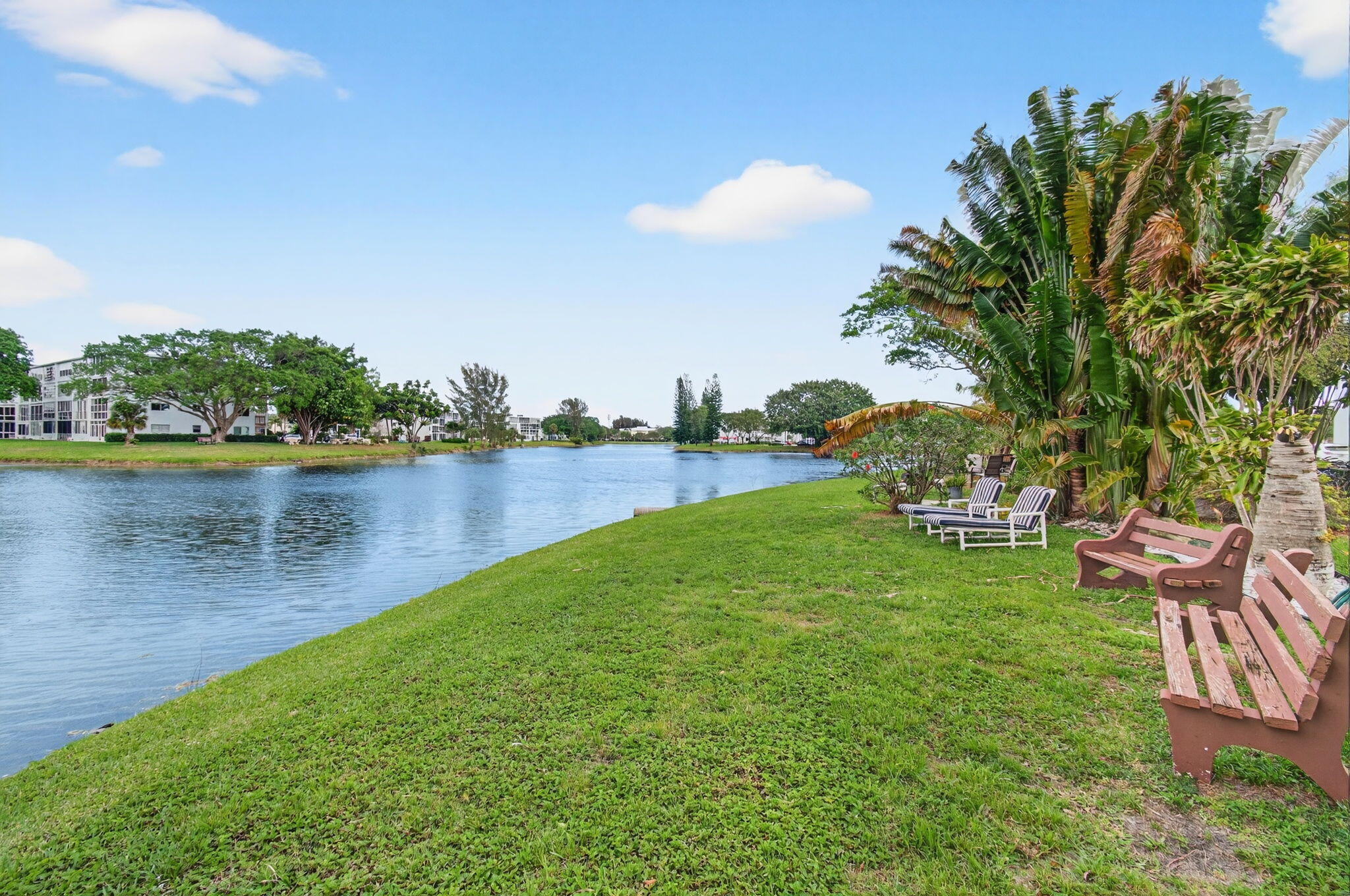 CENTURY VILLAGE  CAMBRIDGE F - Residential