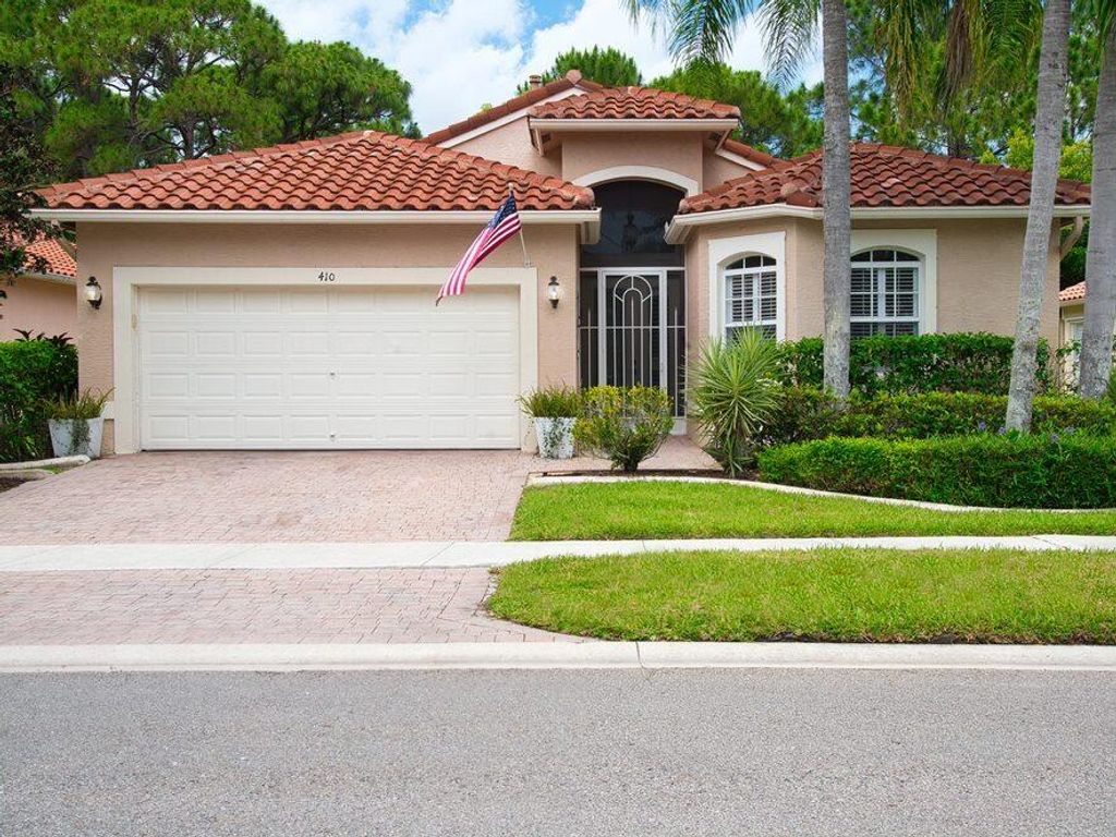 Photo of 410 NW Sunview Way, Port Saint Lucie, FL 34986 (MLS # R10796390)