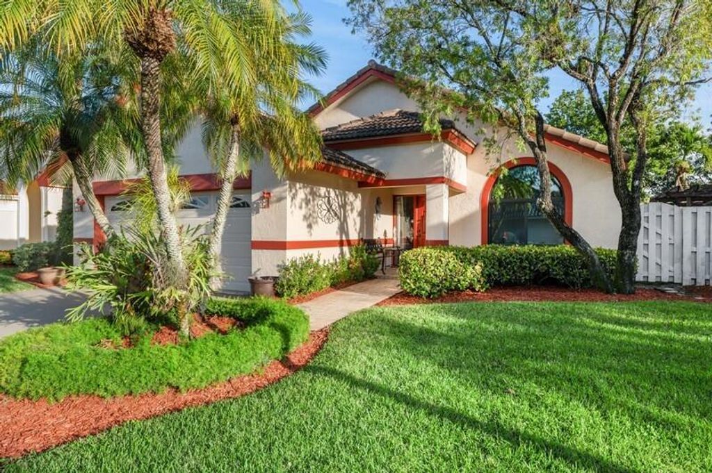 Photo of 109 Executive Circle, Boynton Beach, FL 33436 (MLS # R10763441)