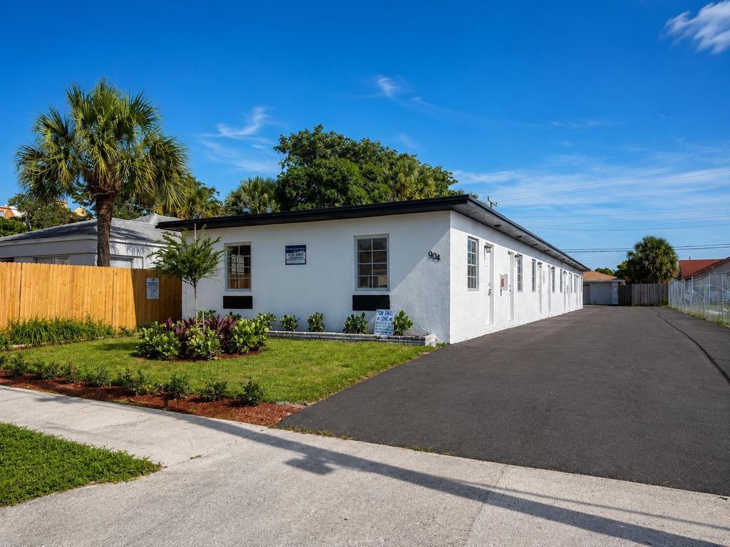 Photo of 904 10th Street #8, West Palm Beach, FL 33401 (MLS # B26047269)