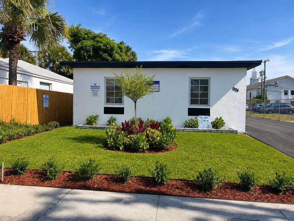 Photo of 904 10th Street #8, West Palm Beach, FL 33401 (MLS # B26047269)
