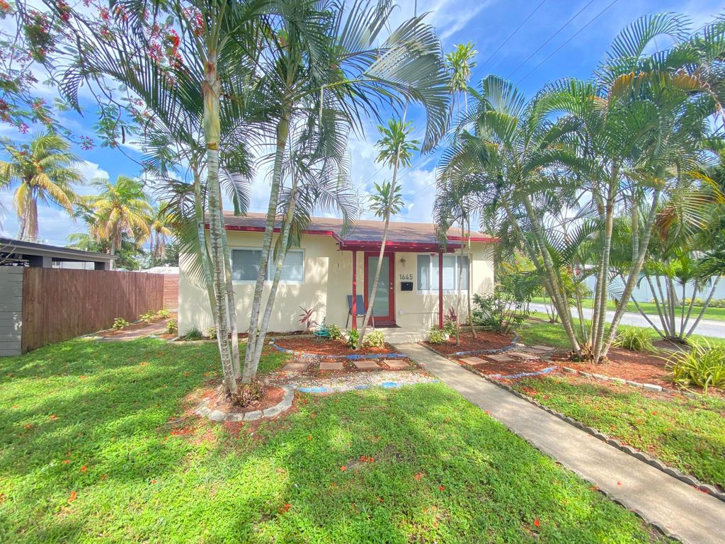 Photo of 1645 NE 16th Avenue, Fort Lauderdale, FL 33305 (MLS # B26031102)