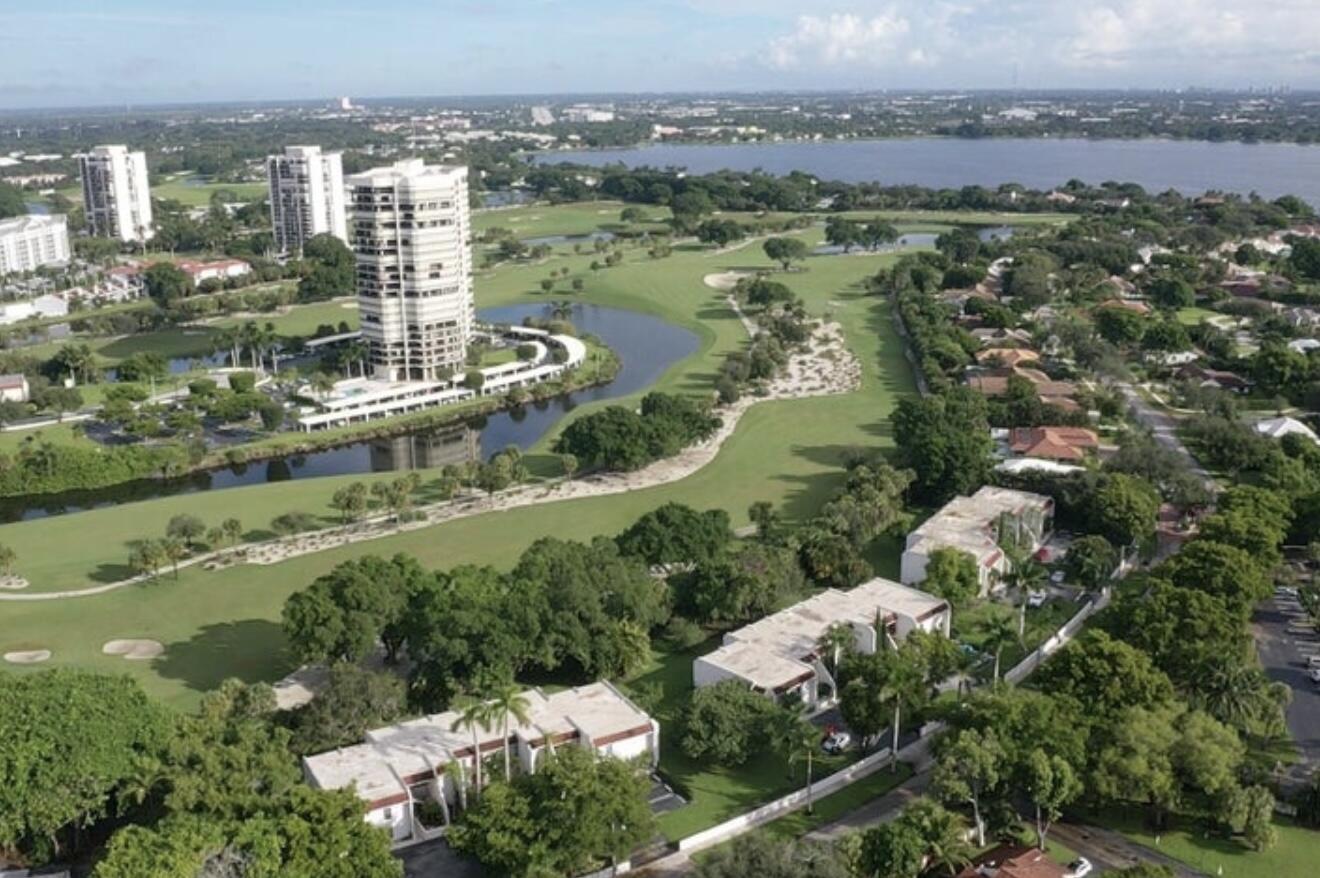 LANDS OF THE PRESIDENT CONDO 6 - Residential