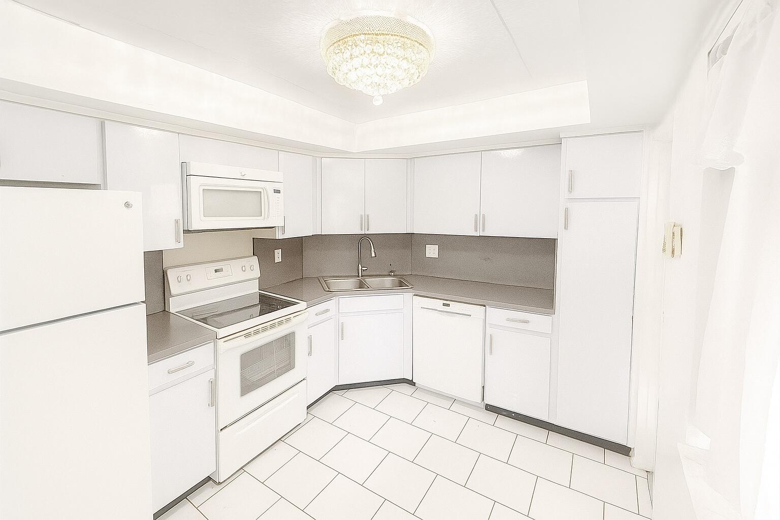 LANDS OF THE PRESIDENT CONDO 6 - Residential