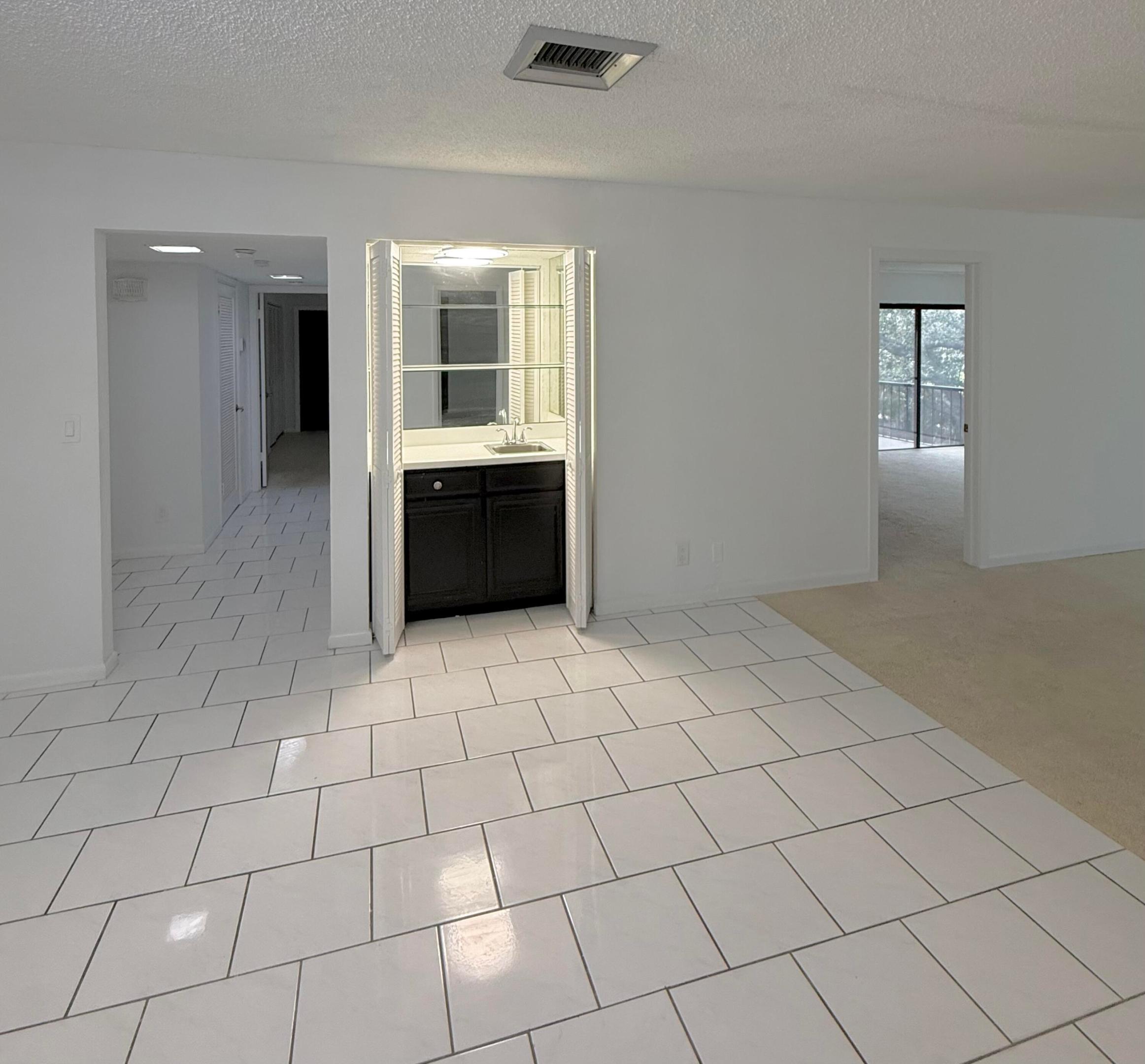 LANDS OF THE PRESIDENT CONDO 6 - Residential