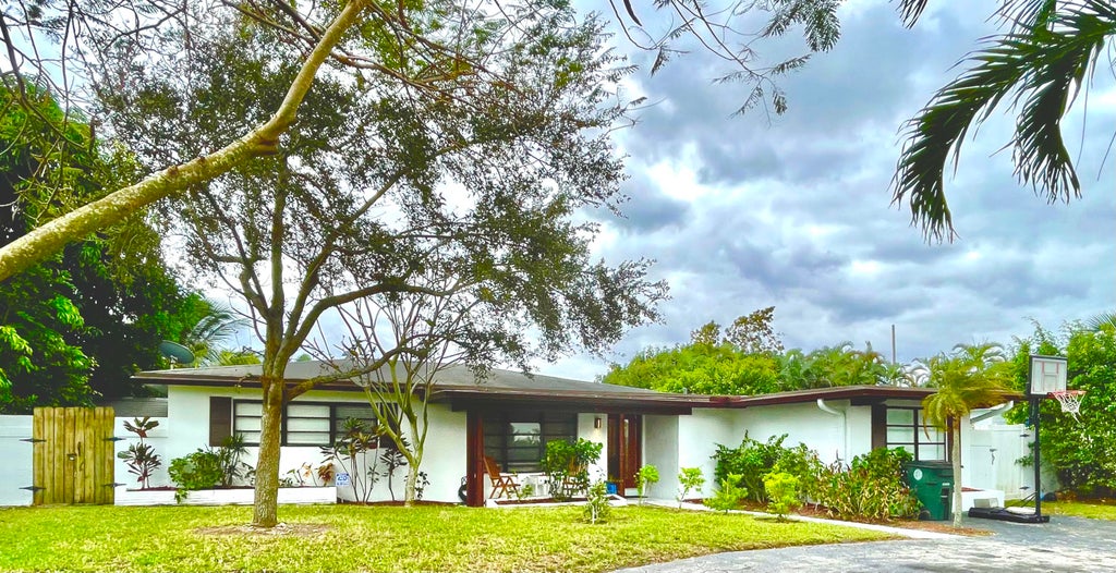 Photo of 336 NE 28th Terrace, Boca Raton, FL 33431 (MLS # B26070550)