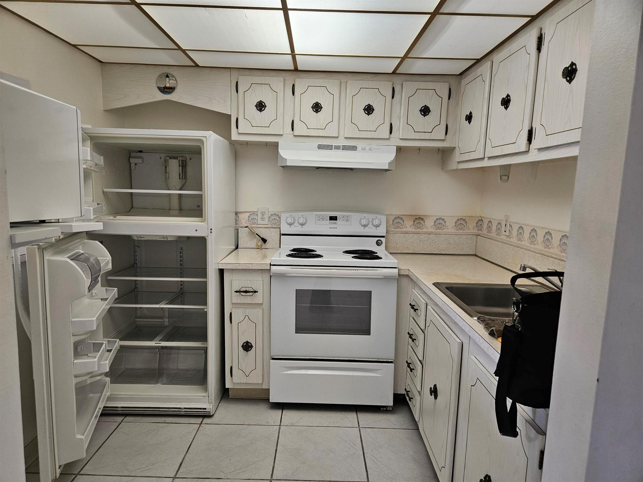 VILLAGE GREEN - Residential Lease