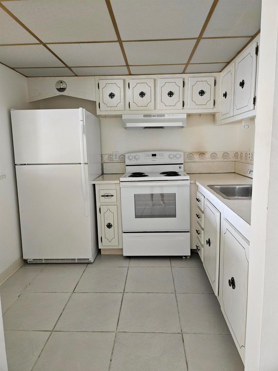 VILLAGE GREEN - Residential Lease